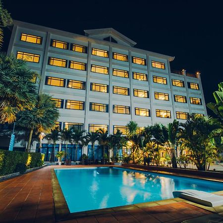 Sisombat Plaza Hotel Vang Vieng Dış mekan fotoğraf