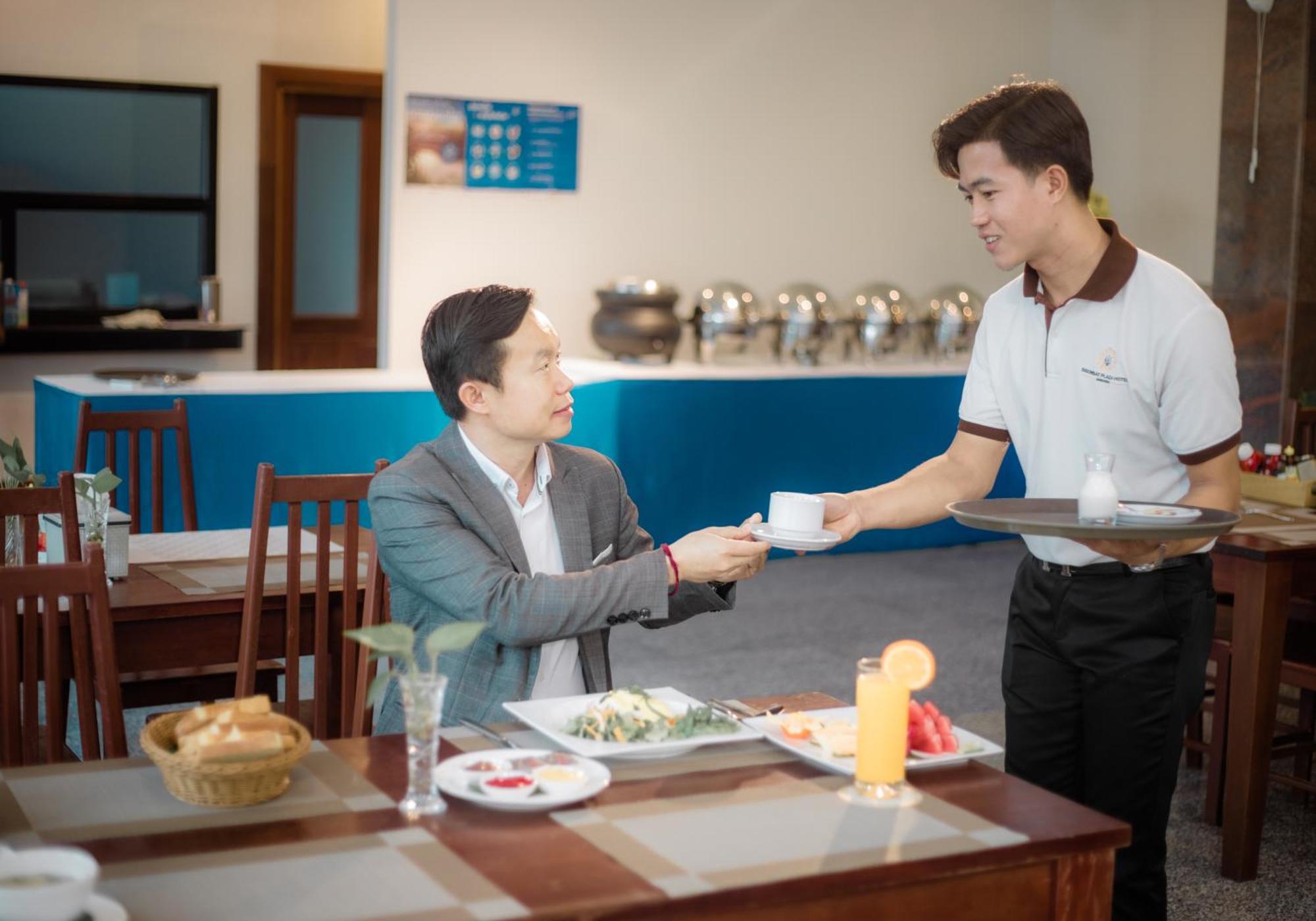 Sisombat Plaza Hotel Vang Vieng Dış mekan fotoğraf