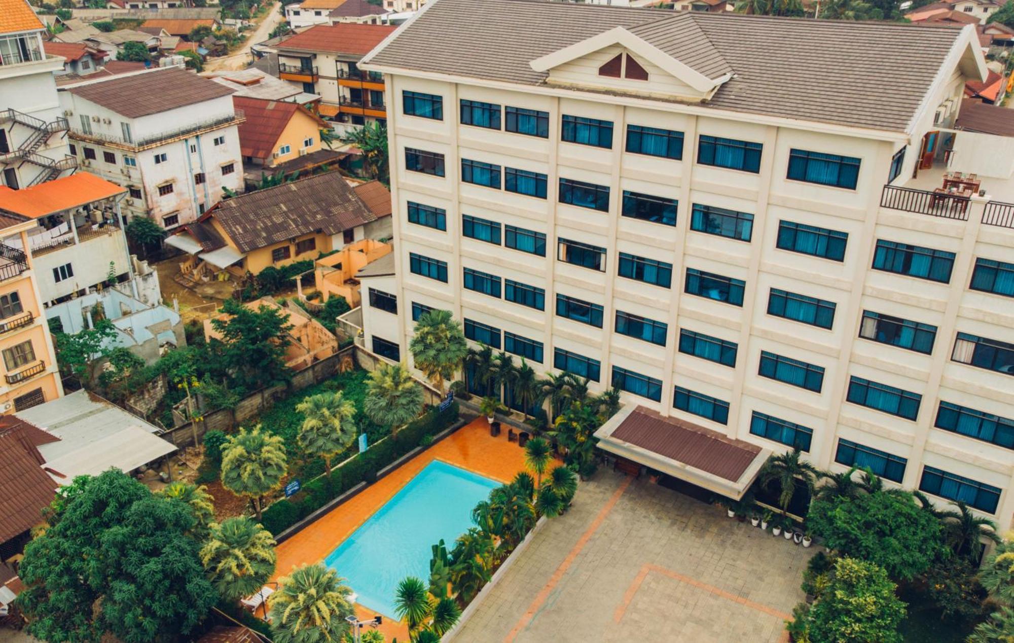 Sisombat Plaza Hotel Vang Vieng Dış mekan fotoğraf