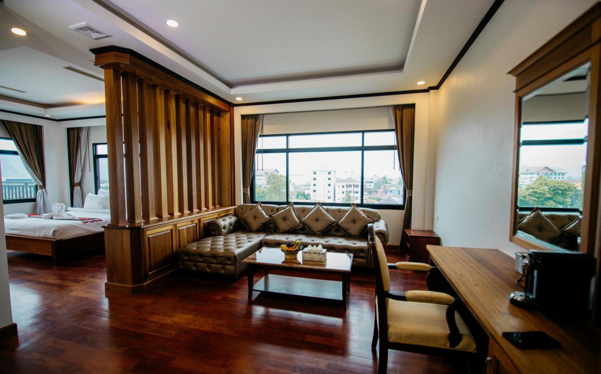 Sisombat Plaza Hotel Vang Vieng Dış mekan fotoğraf