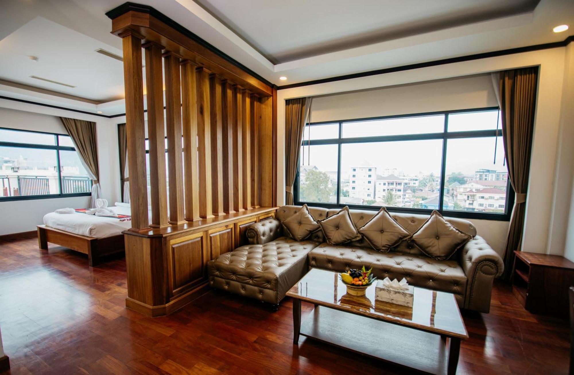 Sisombat Plaza Hotel Vang Vieng Dış mekan fotoğraf