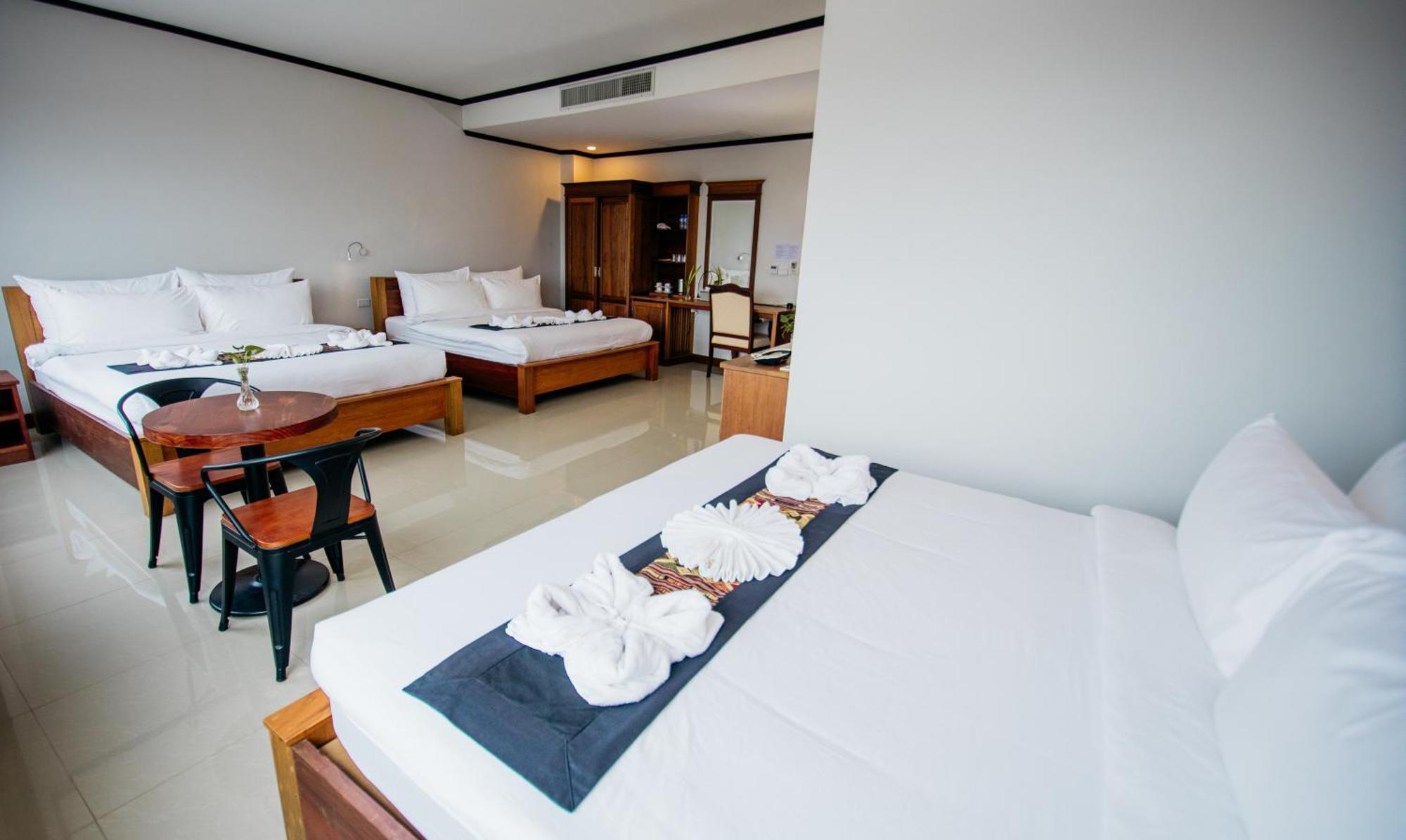 Sisombat Plaza Hotel Vang Vieng Dış mekan fotoğraf
