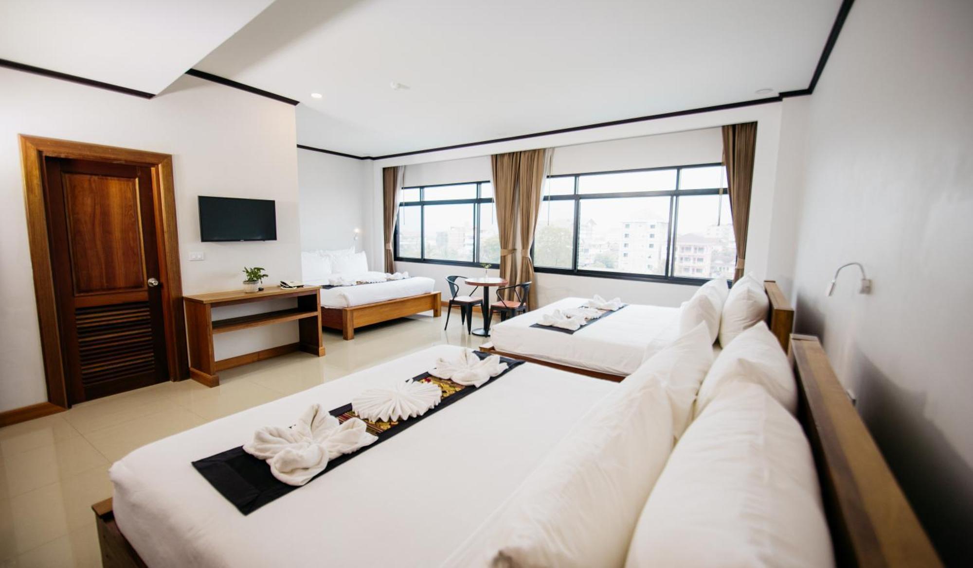 Sisombat Plaza Hotel Vang Vieng Dış mekan fotoğraf