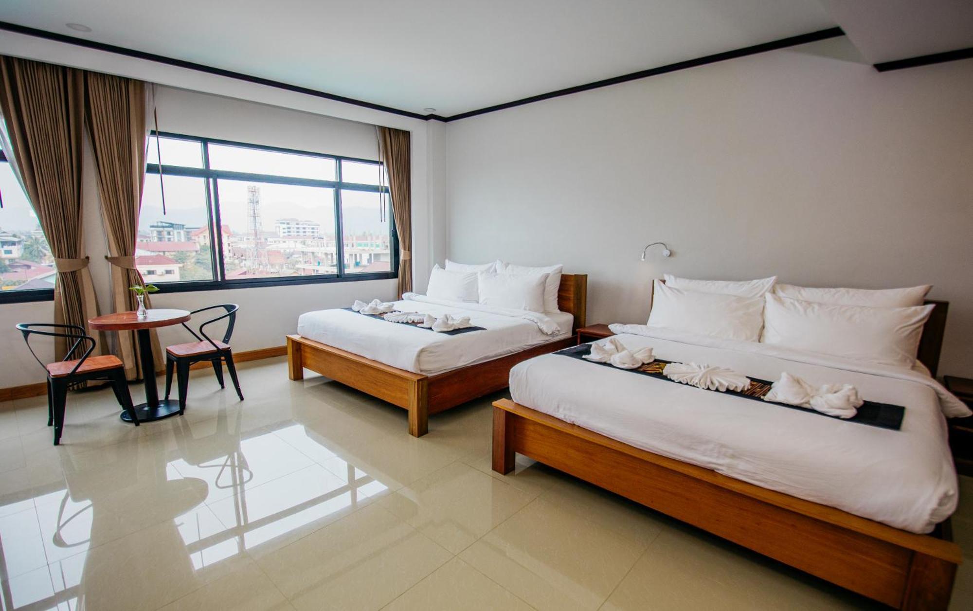 Sisombat Plaza Hotel Vang Vieng Dış mekan fotoğraf