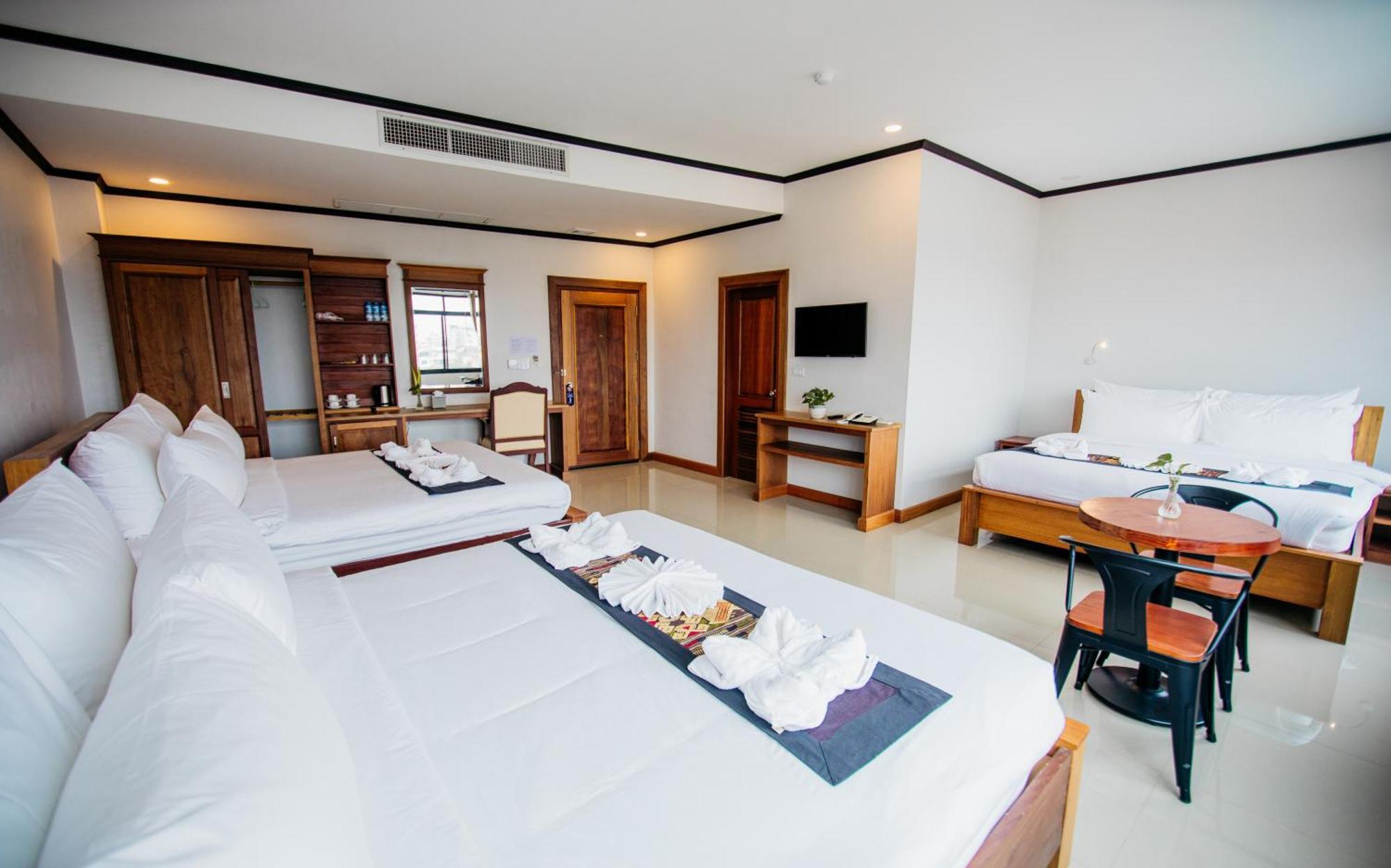 Sisombat Plaza Hotel Vang Vieng Dış mekan fotoğraf