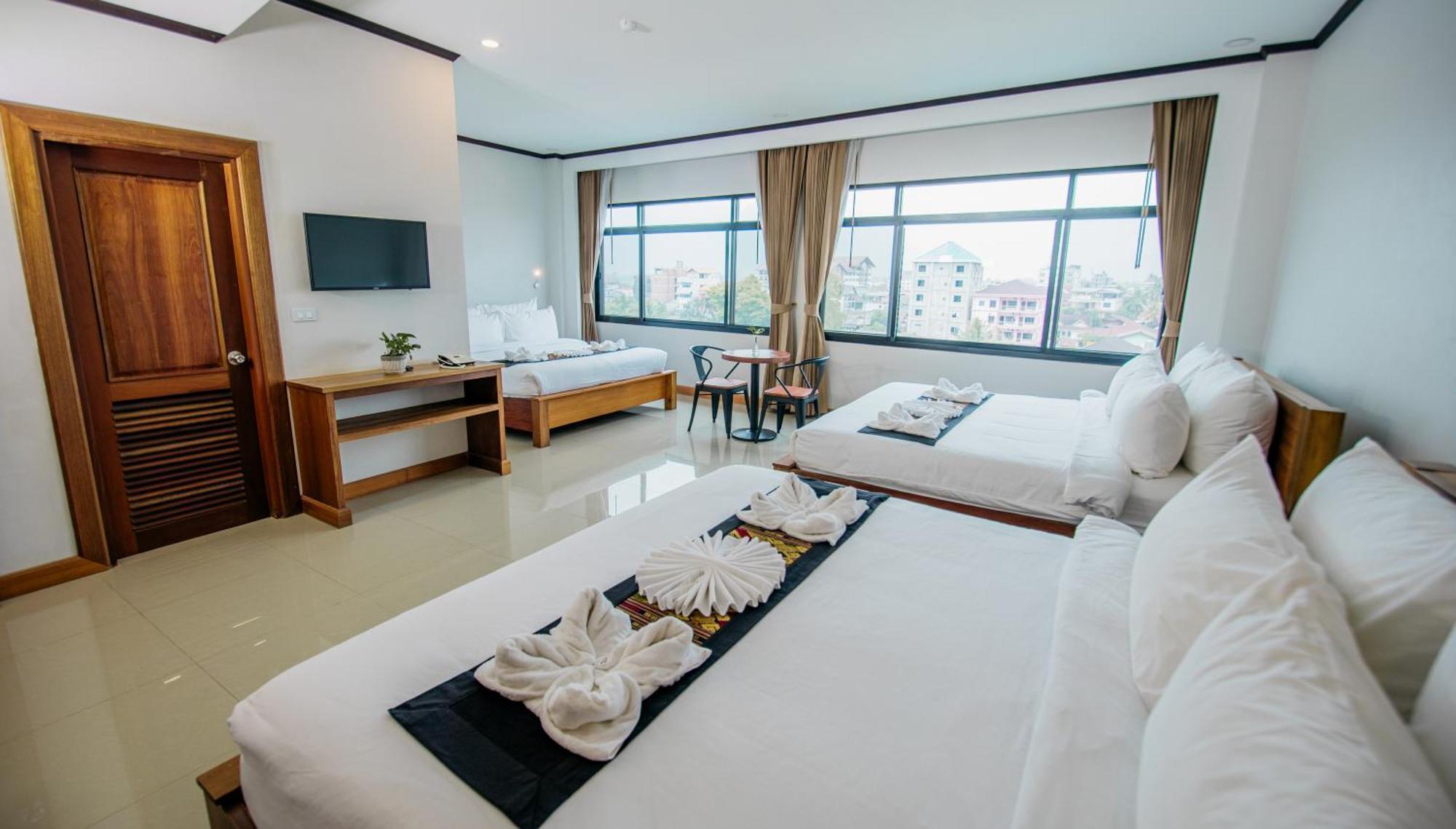 Sisombat Plaza Hotel Vang Vieng Dış mekan fotoğraf