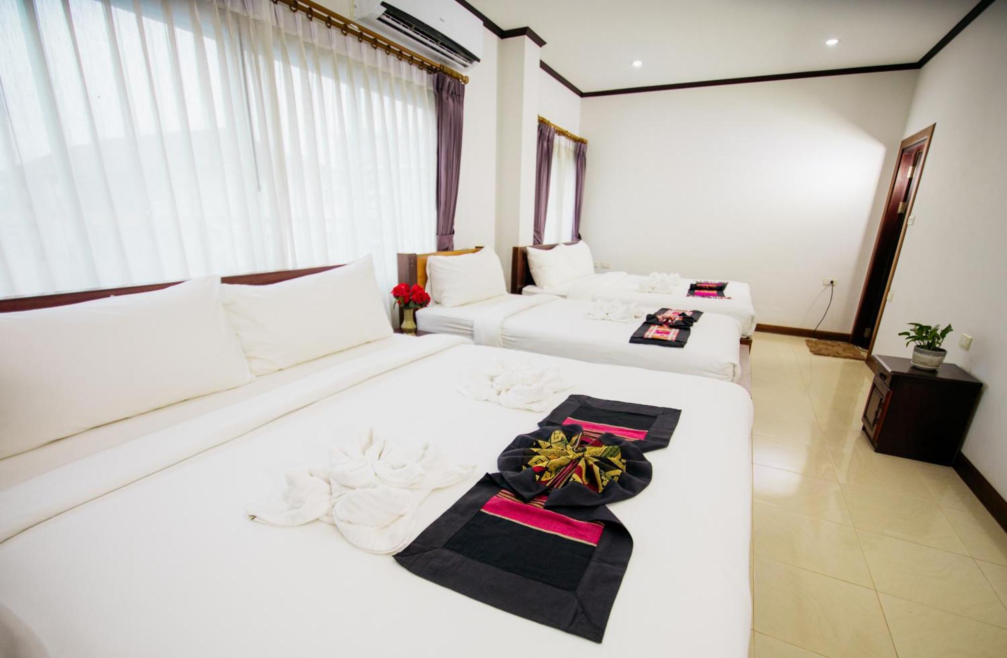 Sisombat Plaza Hotel Vang Vieng Dış mekan fotoğraf