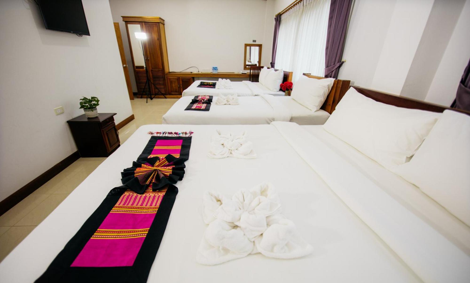 Sisombat Plaza Hotel Vang Vieng Dış mekan fotoğraf
