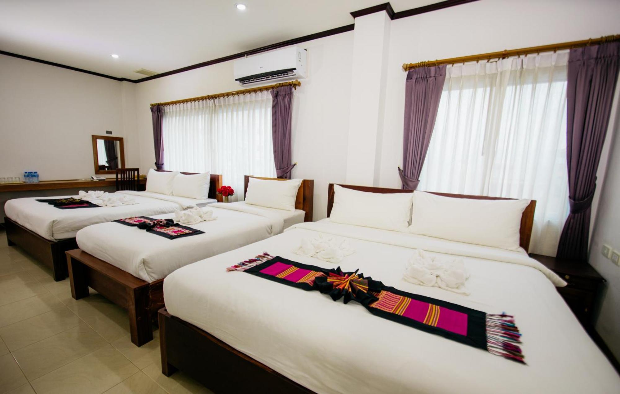 Sisombat Plaza Hotel Vang Vieng Dış mekan fotoğraf