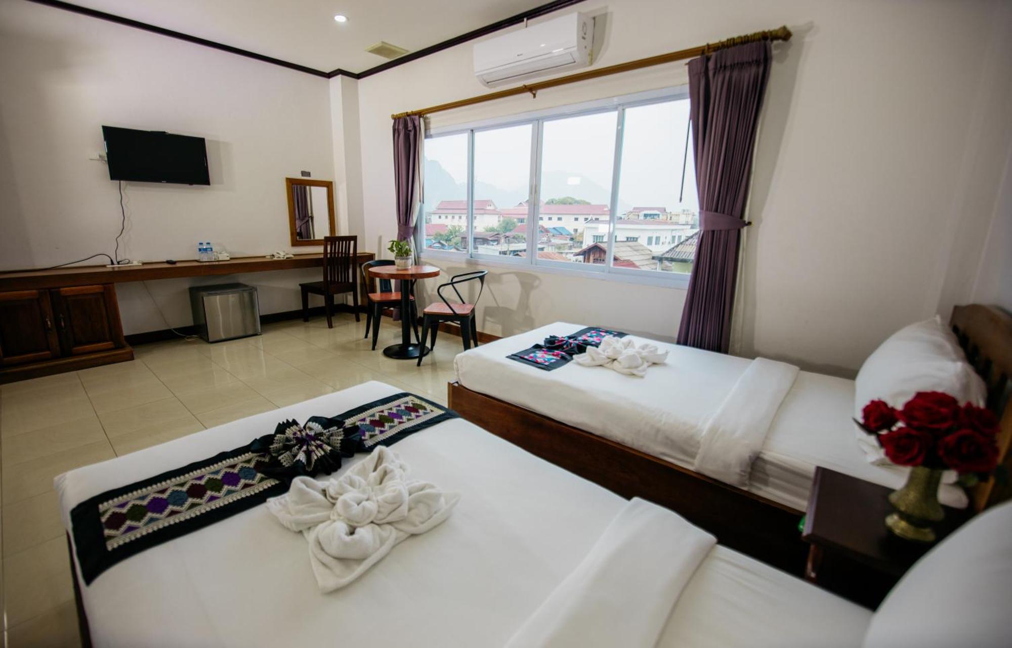 Sisombat Plaza Hotel Vang Vieng Dış mekan fotoğraf