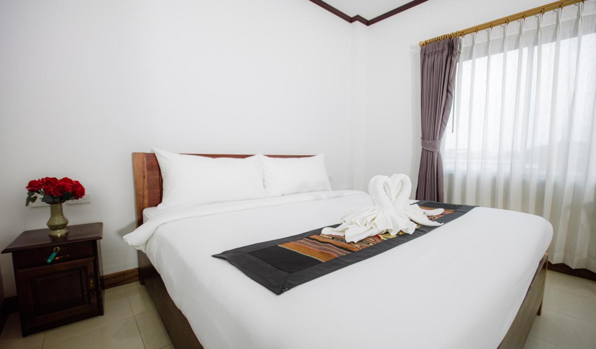 Sisombat Plaza Hotel Vang Vieng Dış mekan fotoğraf