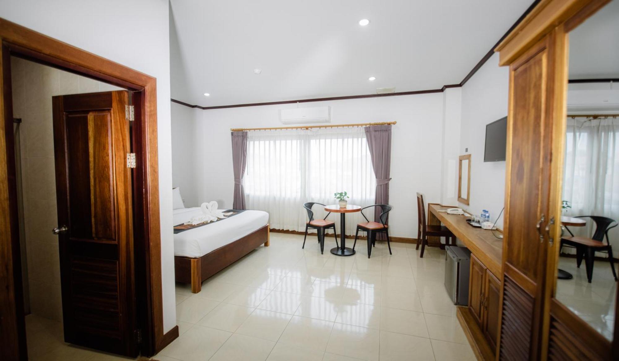 Sisombat Plaza Hotel Vang Vieng Dış mekan fotoğraf