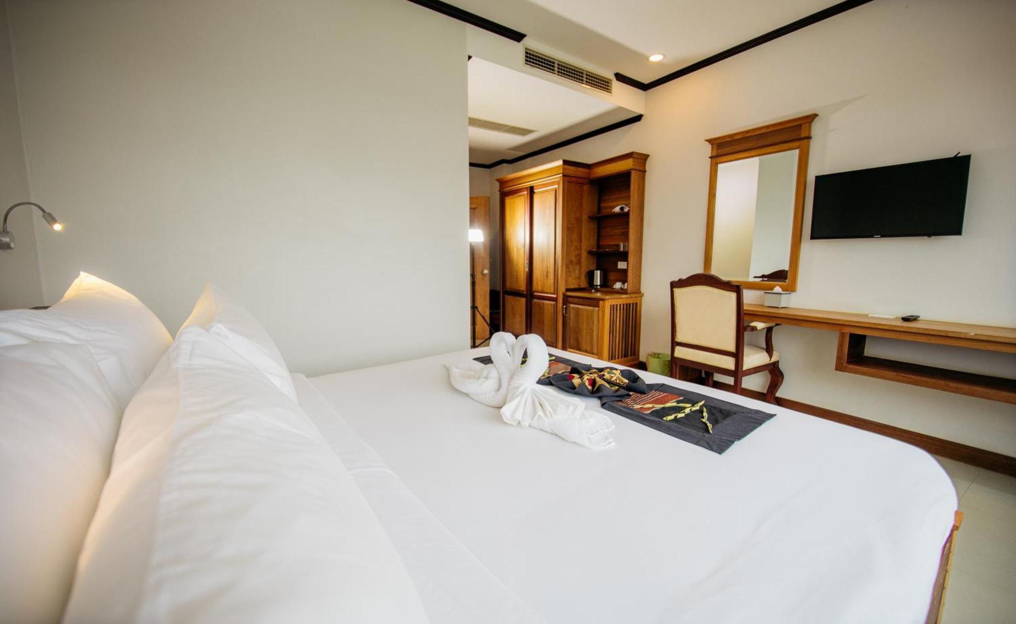 Sisombat Plaza Hotel Vang Vieng Dış mekan fotoğraf