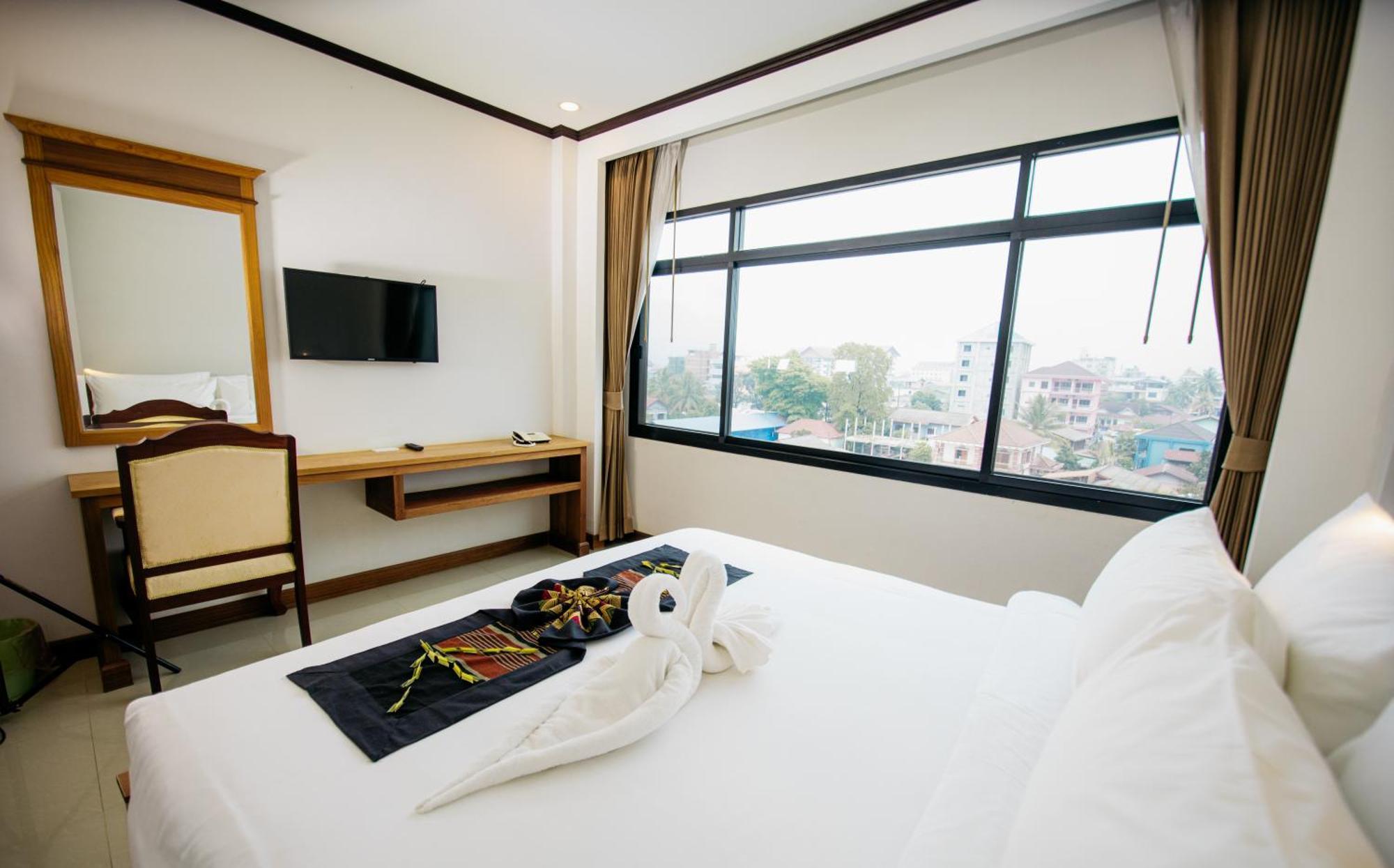 Sisombat Plaza Hotel Vang Vieng Dış mekan fotoğraf