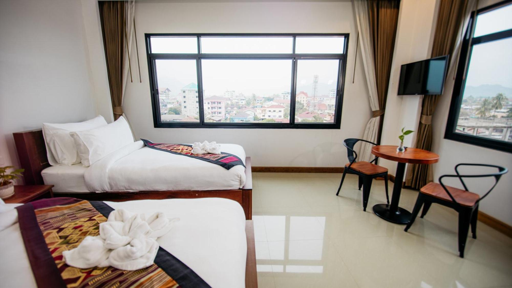 Sisombat Plaza Hotel Vang Vieng Dış mekan fotoğraf