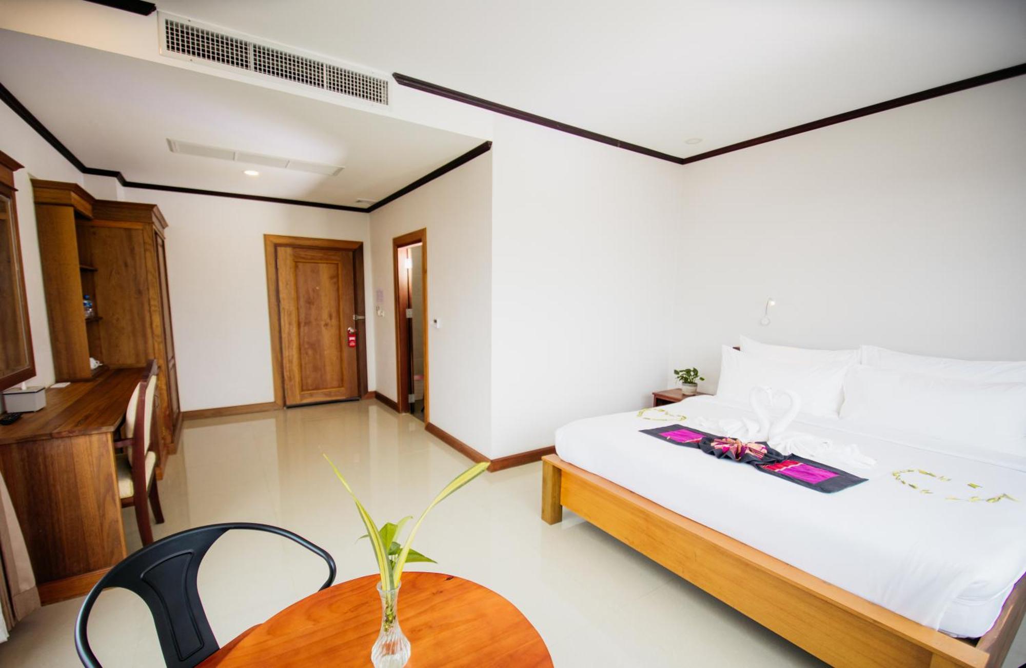 Sisombat Plaza Hotel Vang Vieng Dış mekan fotoğraf