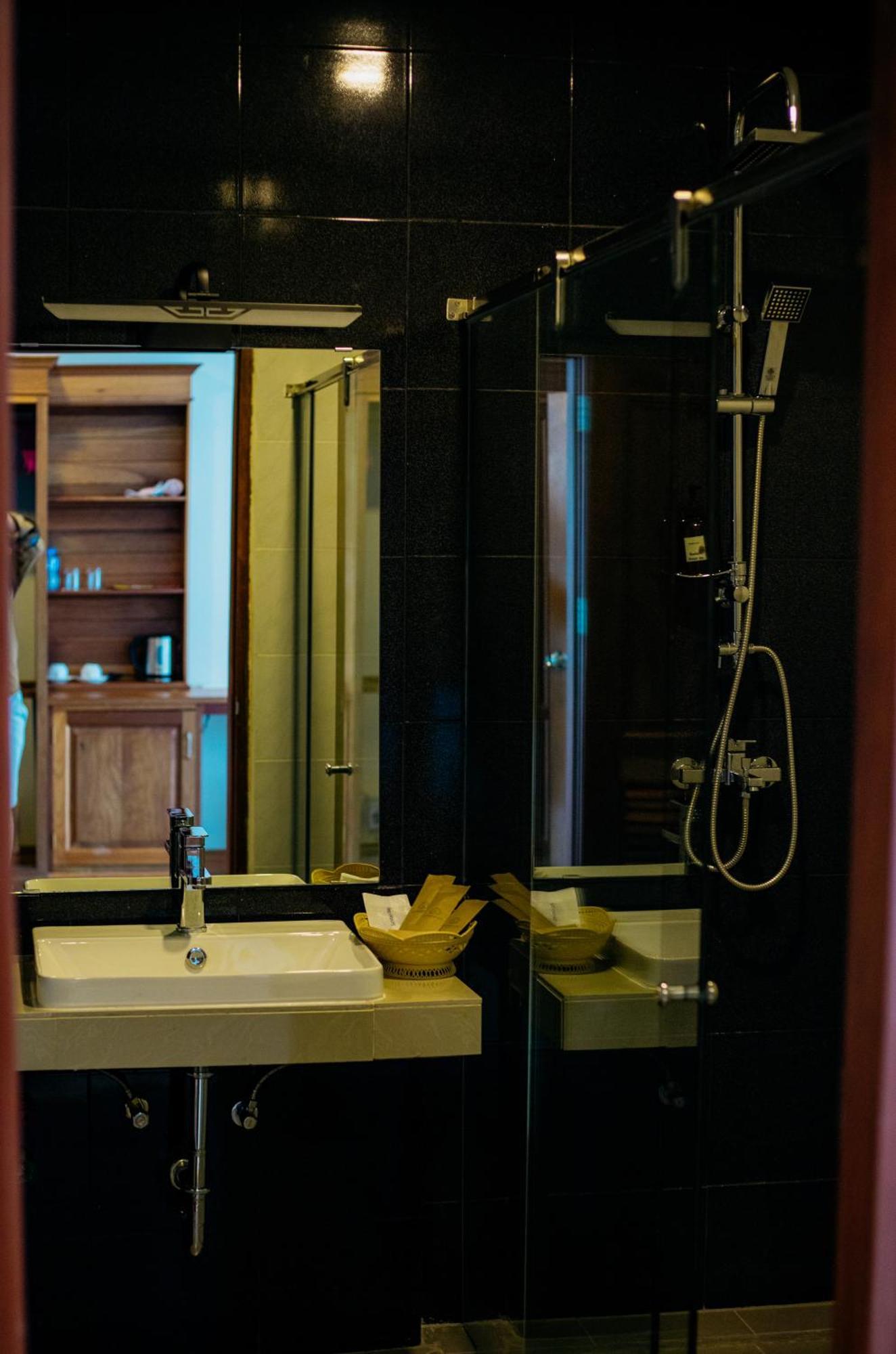 Sisombat Plaza Hotel Vang Vieng Dış mekan fotoğraf