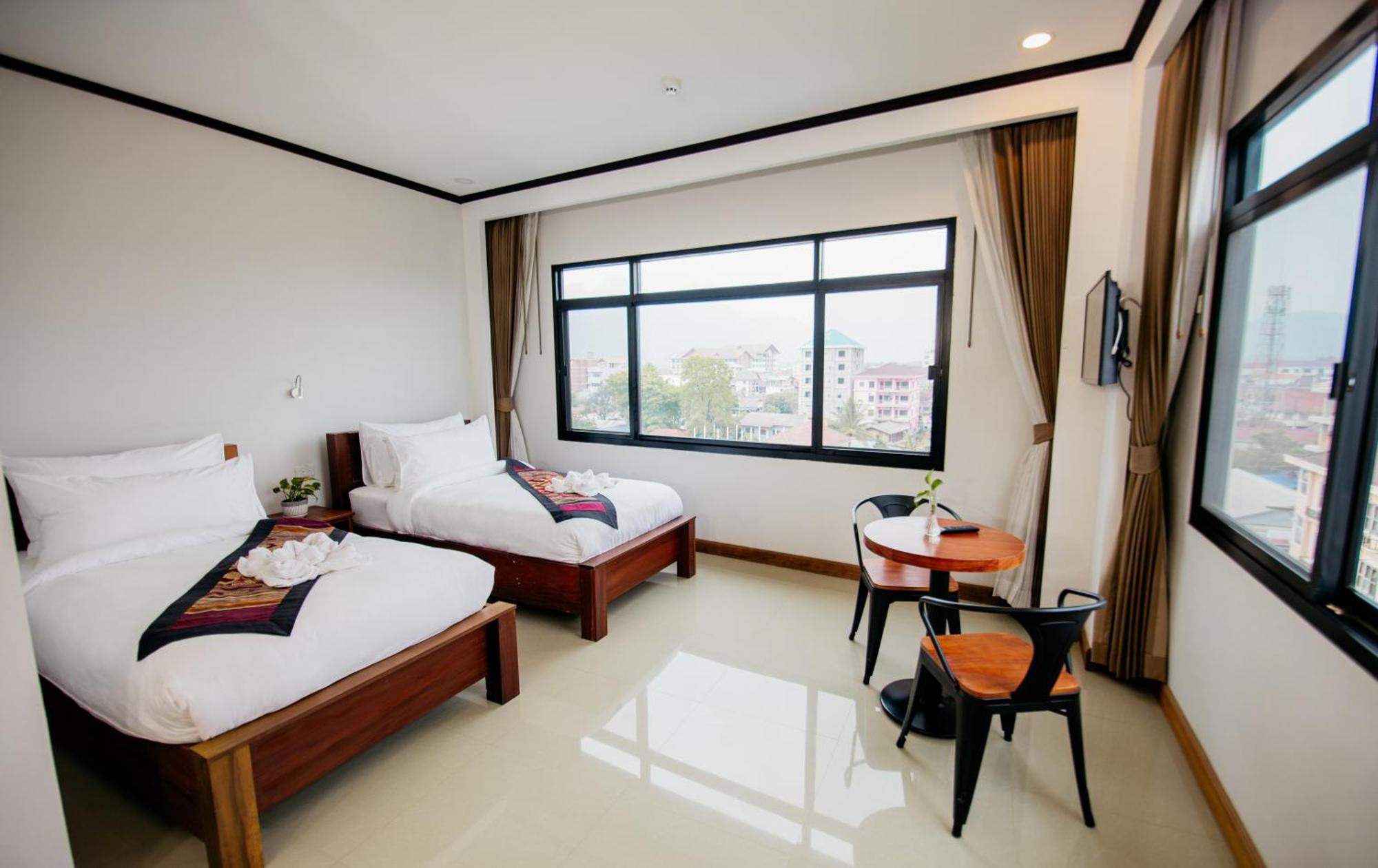 Sisombat Plaza Hotel Vang Vieng Dış mekan fotoğraf
