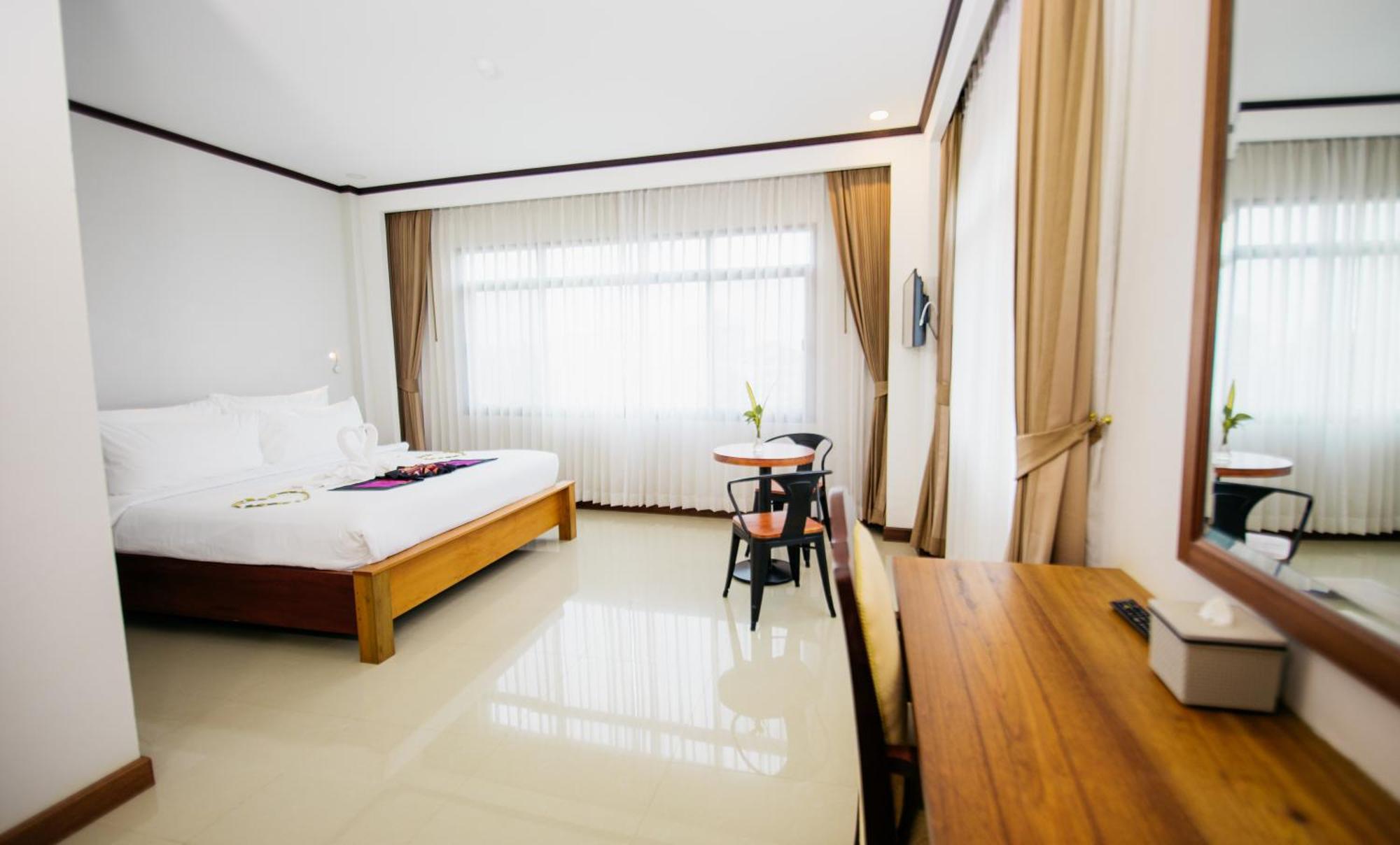 Sisombat Plaza Hotel Vang Vieng Dış mekan fotoğraf
