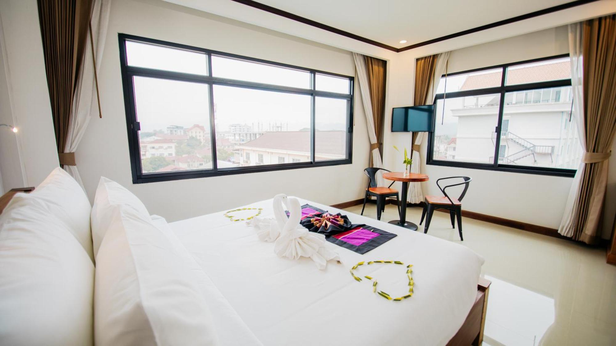 Sisombat Plaza Hotel Vang Vieng Dış mekan fotoğraf
